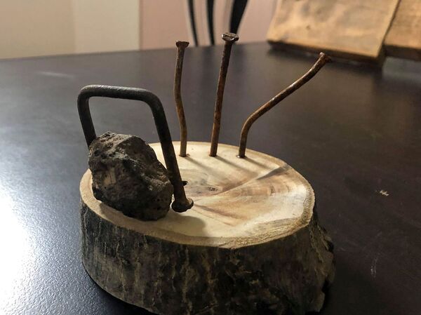 Горсть гвоздей с могилы домика-времянки: как гюмрийцы нашли способ оживить прошлое - Sputnik Армения