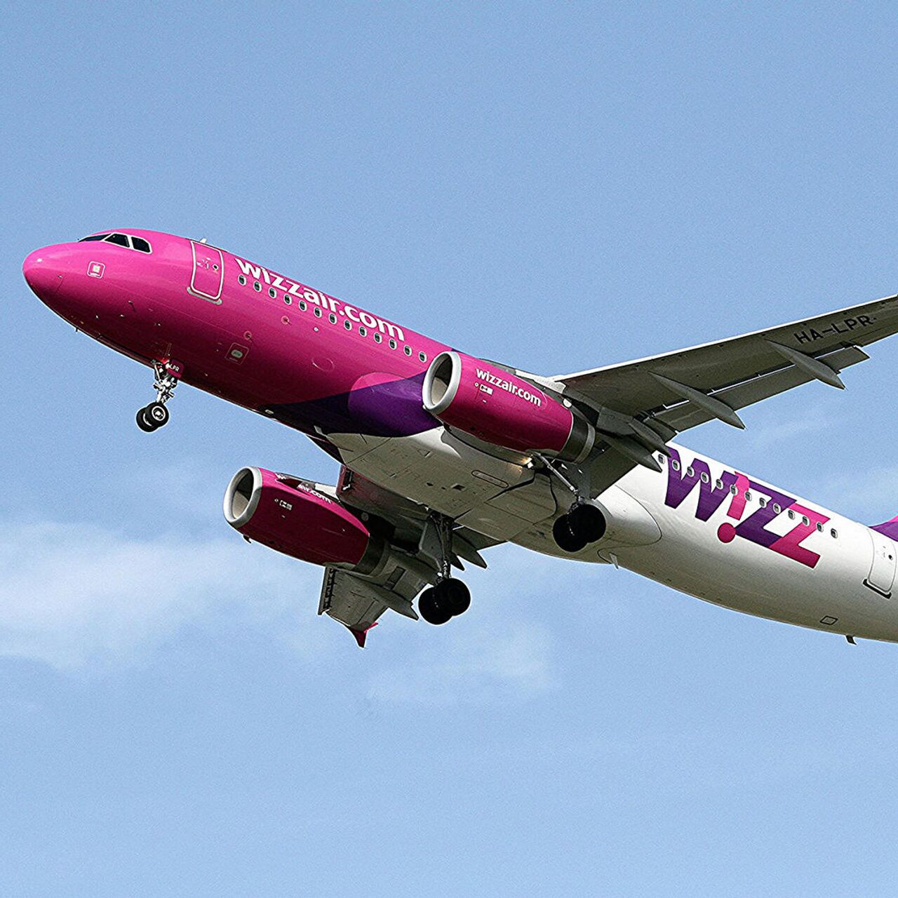 Самолет WizzAir с задержавшимися на сутки в Ереване россиянами вылетел в  Вену