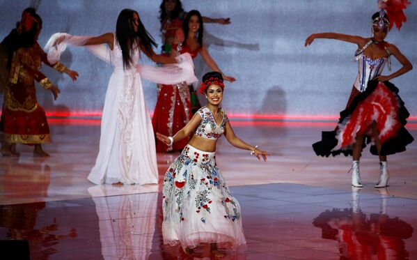 Представительница Великобритании Бхаша Мукерджи на конкурсе красоты Мисс мира 2019 в Лондоне - Sputnik Армения