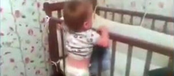 Малыш прошел все преграды и оказался в люльке подружки Малыш прошел все преграды и оказался в люльке подружки - Sputnik Արմենիա