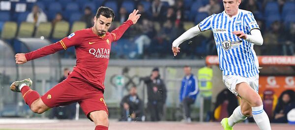 Генрик Мхитарян во время футбольного матча итальянской Серии А между командами Рома - СПАЛ (15 декабря 2019). Рим Генрик Мхитарян во время футбольного матча итальянской Серии А между командами Рома - СПАЛ (15 декабря 2019). Рим - Sputnik Արմենիա