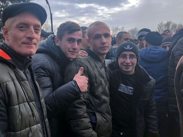 «Ճիշտը ժամանակին ծառայության մեկնելն է». Գյումրուց նորակոչիկների 1–ին խումբը մեկնեց բանակ - Sputnik Արմենիա