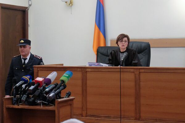 Суд по делу Кочаряна: адвокаты попросили провести закрытое заседание Суд по делу Кочаряна: адвокаты попросили провести закрытое заседание - Sputnik Армения