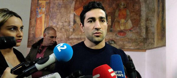 Левон Кочарян ответил на вопросы журналистов после начала закрытого судебного процесса по вопросу жалобы адвокатов Кочаряна по поводу отказа суда первой инстанции освободить Кочаряна под залог (16 декабря 2019). Еревaн - Sputnik Армения