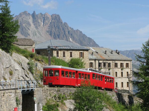 Высокогорный трамвай Mont Blanc Tramway во Франции - Sputnik Армения