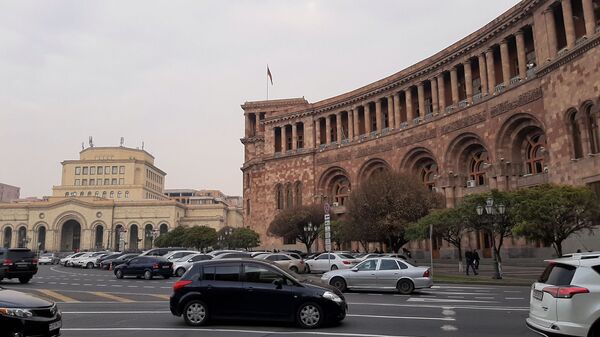 Дом правительства и Гос.картинная галерея Армении на площади Республики - Sputnik Արմենիա
