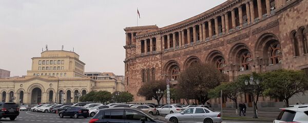 Дом правительства и Гос.картинная галерея Армении на площади Республики - Sputnik Армения