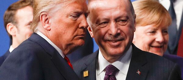 Президенты США и Турции Дональд Трамп и Реджеп Тайип Эрдоган покидают сцену после семейной фотографии, перед началом пленарного заседания саммита НАТО (4 декабря 2019). Лондон Президенты США и Турции Дональд Трамп и Реджеп Тайип Эрдоган покидают сцену после семейной фотографии, перед началом пленарного заседания саммита НАТО (4 декабря 2019). Лондон - Sputnik Արմենիա