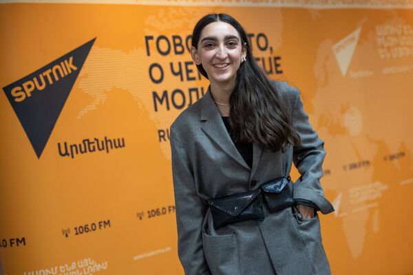 Вопреки хейтерам и ненужной славе: почему Армине Арутюнян всегда возвращается в Армению Вопреки хейтерам и ненужной славе: почему Армине Арутюнян всегда возвращается в Армению - Sputnik Армения