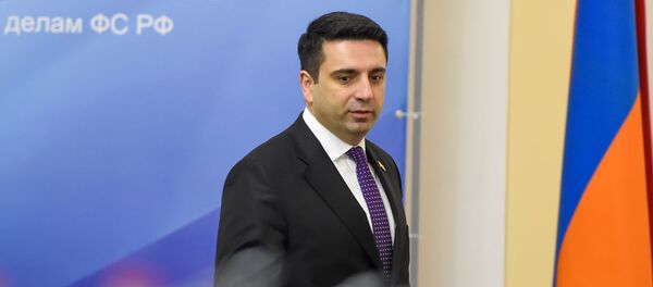 Вице-спикер НС Армении Ален Симонян перед началом совместного заседания Постоянной комиссии по внешним связям НС Армении и Комитета СФ по международным делам ФС России (18 декабря 2019). Еревaн - Sputnik Արմենիա