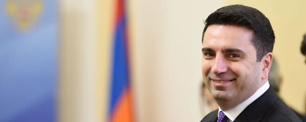 Вице-спикер НС Армении Ален Симонян перед началом совместного заседания Постоянной комиссии по внешним связям НС Армении и Комитета СФ по международным делам ФС России (18 декабря 2019). Еревaн - Sputnik Армения
