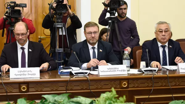 Члены Комитета Совета Федерации по международным делам на совместном заседании с Постоянной комиссией по внешним связям НС Армении (18 декабря 2019). Еревaн