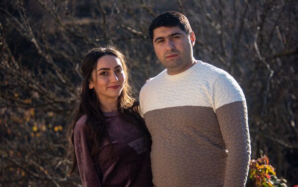 Молодожены Аркадий Манташян и Мариам Хепинян из села Коти - Sputnik Армения