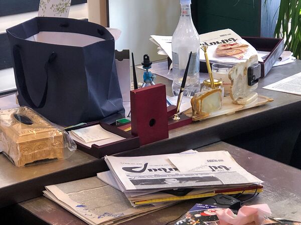 Похоже на предупреждение: неизвестные проникли в редакцию газеты Жоговурд — фото - Sputnik Армения
