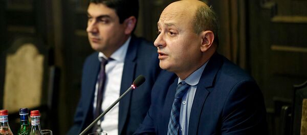 Председатель Общественного совета Степа Сафарян на заседании правительства Армении (19 декабря 2019). Еревaн - Sputnik Արմենիա