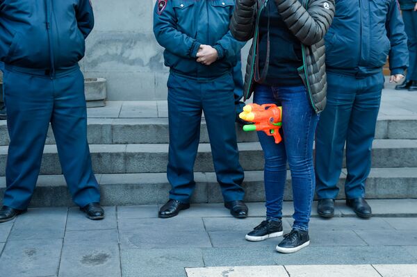 Партия Дашнакцутюн сдала оружие правительству Армении — фото - Sputnik Армения