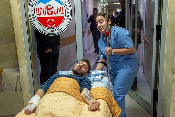 ЧП в здании военного комиссариата в Ереване: известны детали, трое в реанимации ЧП в здании военного комиссариата в Ереване: известны детали, трое в реанимации - Sputnik Армения