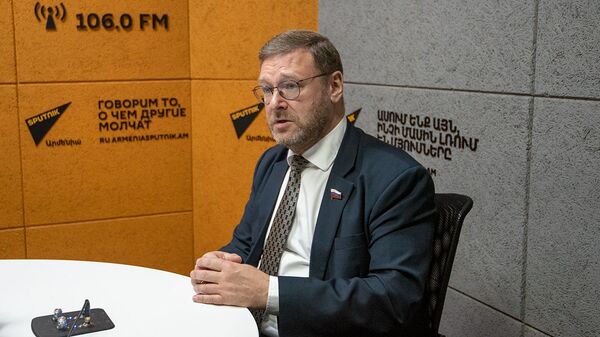 Москва выполнит обязательства перед Ереваном даже если ситуация загорится - Косачев Москва выполнит обязательства перед Ереваном даже если ситуация загорится - Косачев - Sputnik Армения