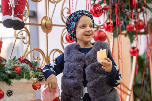 Лысенькая любовь, или Как маленькая Элен победила рак и теперь станет Мисс Армения Лысенькая любовь, или Как маленькая Элен победила рак и теперь станет Мисс Армения - Sputnik Армения