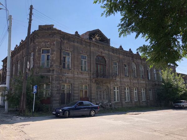 Աղջիկն` օրական, բաժինքը՝ տարեկան, կամ ինչ օժիտ են տարել գյումրեցի աղջիկները Աղջիկն` օրական, բաժինքը՝ տարեկան, կամ ինչ օժիտ են տարել գյումրեցի աղջիկները - Sputnik Արմենիա