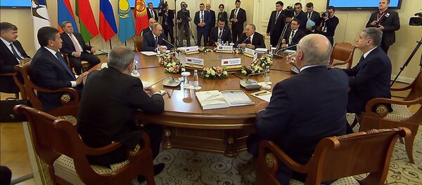 Пробки и кот в мешке: предновогодняя встреча лидеров ЕАЭС и СНГ - Sputnik Армения