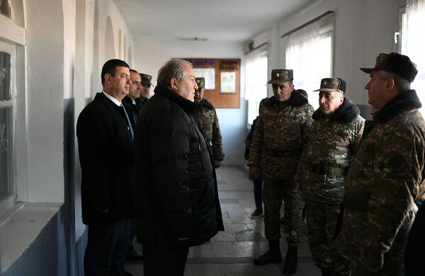 Կարևոր է, որ զինվորն ունի ուտելիք ընտրելու հնարավորություն. ՀՀ նախագահն Արցախում է Կարևոր է, որ զինվորն ունի ուտելիք ընտրելու հնարավորություն. ՀՀ նախագահն Արցախում է - Sputnik Արմենիա