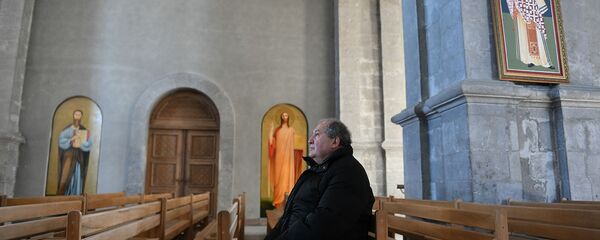 Президент Армении Армен Саркисян с супругой Нунэ Саркисян посетили Собор Святого Христа Всеспасителя (21 декабря 2019). Шуши - Sputnik Արմենիա