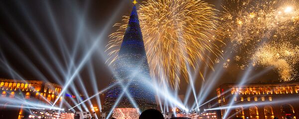 Торжественная церемония зажжения огней на главной елке страны (21 декабря 2019). Еревaн - Sputnik Армения