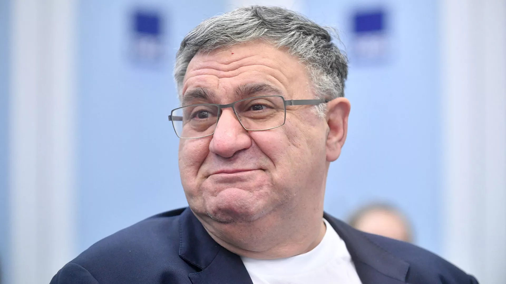 Президент Академии российского телевидения Александр Акопов во время вручения основателю и первому президенту Академии российского телевидения Владимиру Познеру специальной награды в честь 25-летия академии (20 декабря 2019). Москвa Президент Академии российского телевидения Александр Акопов во время вручения основателю и первому президенту Академии российского телевидения Владимиру Познеру специальной награды в честь 25-летия академии (20 декабря 2019). Москвa - Sputnik Армения, 1920, 17.11.2022