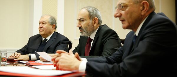 Премьер-министр Армении Никол Пашинян, президенты Армении и Карабаха Армен Саркисян и Бако Саакян на заседании совета безопасности Армении и Карабаха (23 декабря 2019). Еревaн - Sputnik Армения