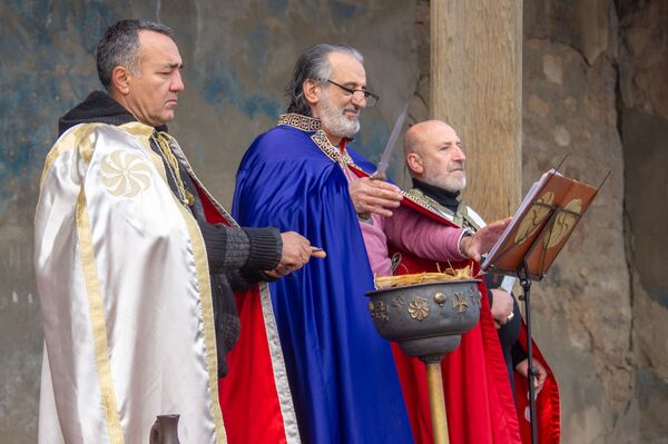 Вместо Нового года — праздник бога солнца: чем разбавляют декабрь армянские язычники - Sputnik Армения