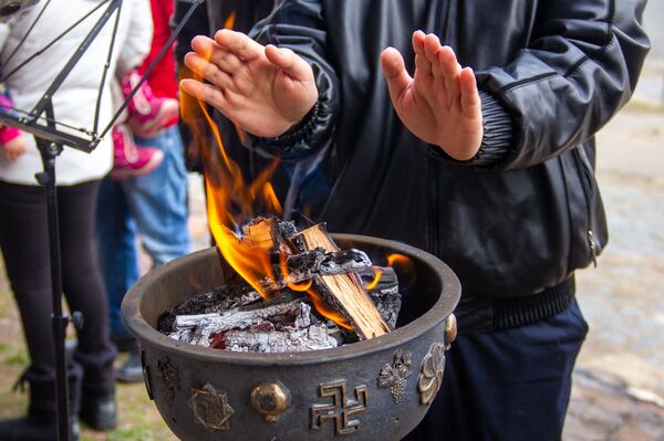Вместо Нового года — праздник бога солнца: чем разбавляют декабрь армянские язычники - Sputnik Армения
