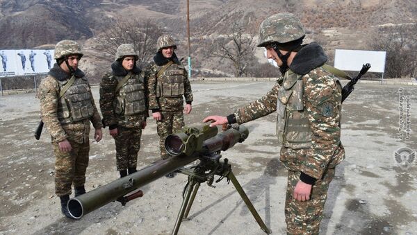 Армянские военнослужащие на занятиях по стрелковому оружию - Sputnik Արմենիա