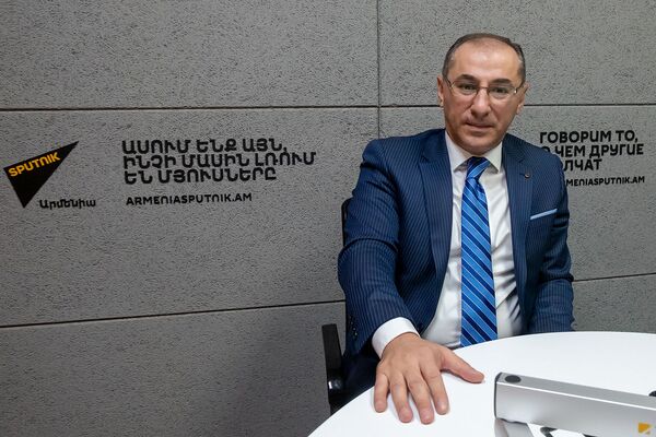 Почему падает армянский драм и могут ли от этого вырасти цены? Поясняет экс-глава Минфина - Sputnik Армения