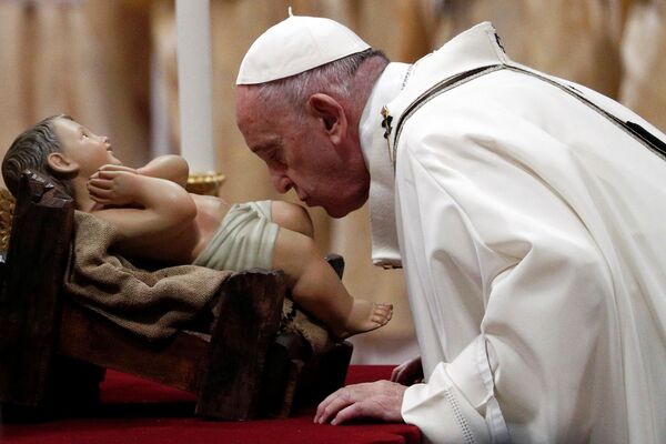 Папа Римский Франциск во время рождественской мессы в Ватикане  - Sputnik Армения