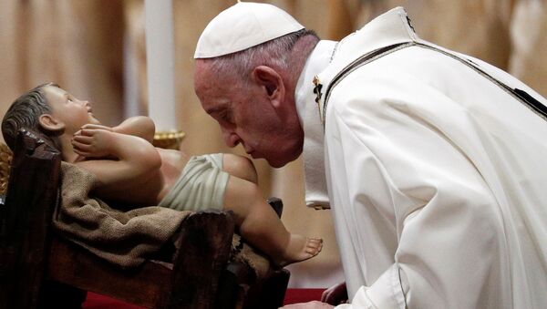 Папа Римский Франциск во время рождественской мессы в Ватикане  - Sputnik Армения