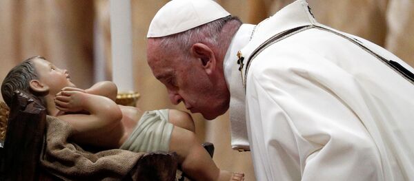 Папа Римский Франциск во время рождественской мессы в Ватикане Папа Римский Франциск во время рождественской мессы в Ватикане - Sputnik Армения