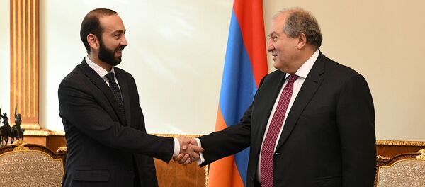  Встреча президента Армена Саркисяна с председателем Национального Собрания Араратом Мирзояном (25 декабря 2019). Еревaн - Sputnik Արմենիա