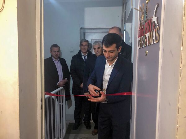 Волшебный пазл на Новый год: две гюмрийские семьи переехали из времянок в свои квартиры - Sputnik Армения