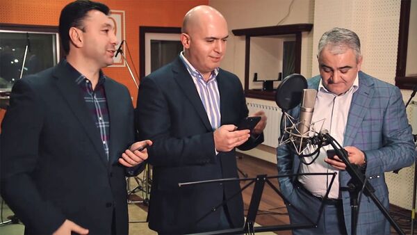 Армен Ашотян, Арман Саакян и Эдуард Шармазанов исполняют песню - Sputnik Армения