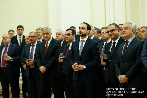 Спасибо от Пашиняна бизнесу: Армения войдет в список 15 ведущих стран по росту экономики - Sputnik Армения