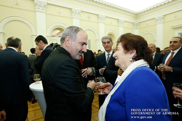 Спасибо от Пашиняна бизнесу: Армения войдет в список 15 ведущих стран по росту экономики - Sputnik Армения