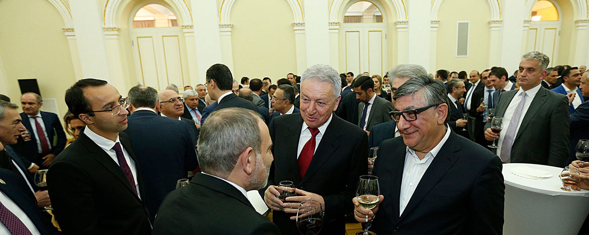 Премьер-министр Никол Пашинян организовал прием для представителей бизнес-класса (26 декабря 2019). Еревaн - Sputnik Армения, 1920, 14.05.2021