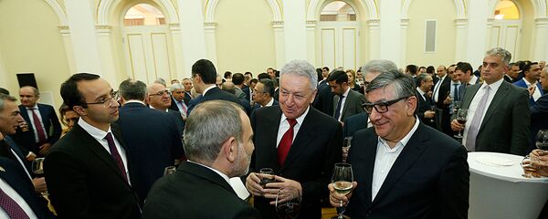 Премьер-министр Никол Пашинян организовал прием для представителей бизнес-класса (26 декабря 2019). Еревaн Премьер-министр Никол Пашинян организовал прием для представителей бизнес-класса (26 декабря 2019). Еревaн - Sputnik Армения