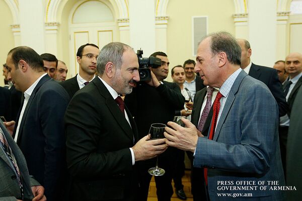 Спасибо от Пашиняна бизнесу: Армения войдет в список 15 ведущих стран по росту экономики - Sputnik Армения