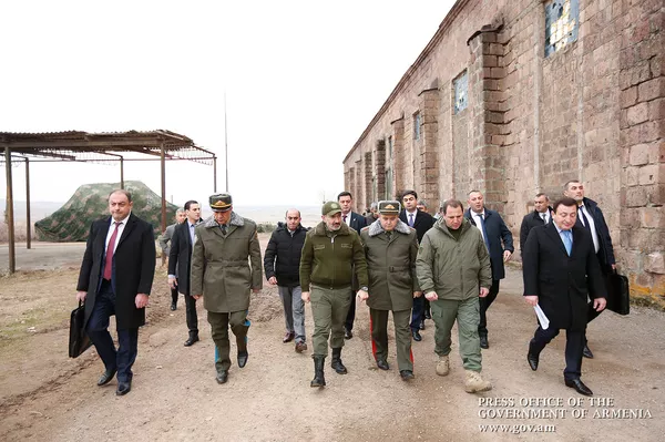 Крупная партия вооружений: Пашиняну показали и рассказали о возможностях ЗРК Оса-АК Крупная партия вооружений: Пашиняну показали и рассказали о возможностях ЗРК Оса-АК - Sputnik Армения