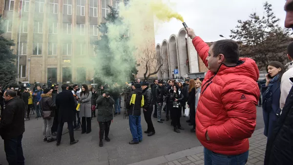 Нарек Малян с акцией в поддержку  Грайра Товмасяна здания Конституционного суда (27 декабря 2019). Еревaн - Sputnik Армения