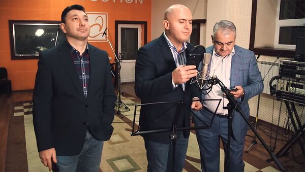 Армен Ашотян, Арман Саакян и Эдуард Шармазанов исполняют песню - Sputnik Армения