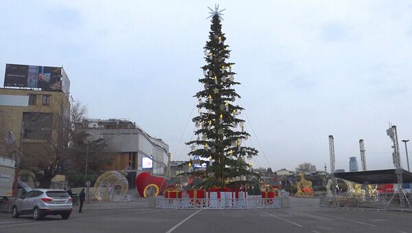 Елки-палки: почему елка в Тбилиси стала топовой темой для шуток - Sputnik Армения