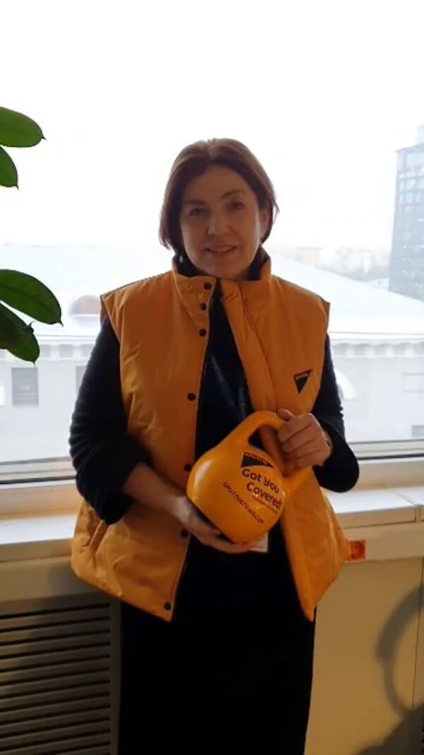 Заместитель главного редактора МИА Россия сегодня Наталья Лосева во время флешмоба в поддержку #SputnikЭстония  - Sputnik Армения